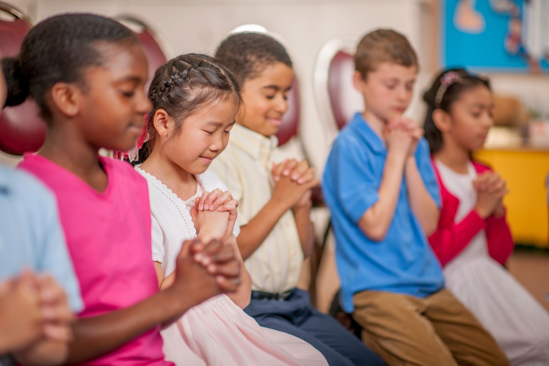 kids praying