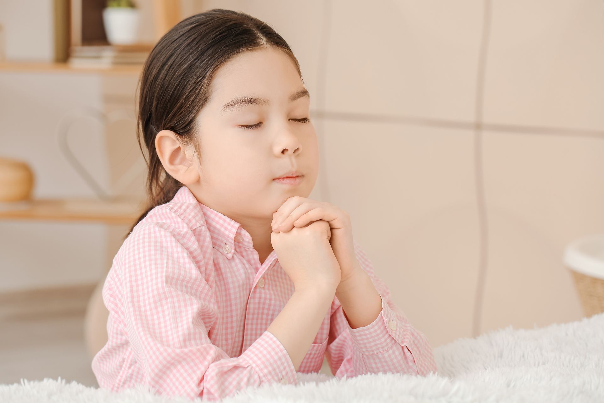 young girl praying